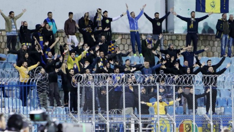 Η «κυανοκίτρινη» εξέδρα