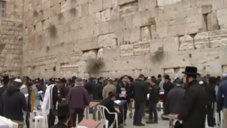 Στο Ισραήλ προσεύχονται στο Τείχος των Δακρύων για να... βρέξει (pics & vid)