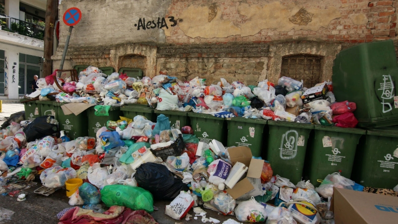 O Δήμος Αθηναίων ζητά να μην γεμίσουμε τους κάδους με σκουπίδια