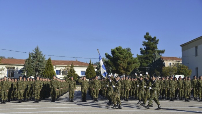 Φαντάροι καταγγέλουν ότι τους έδωσαν κοτόσουπα με σκουλήκια!