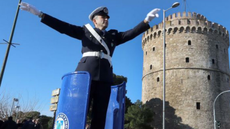 Ο τροχονόμος στην Θεσσαλονίκη επέστρεψε στο βαρέλι (pics)