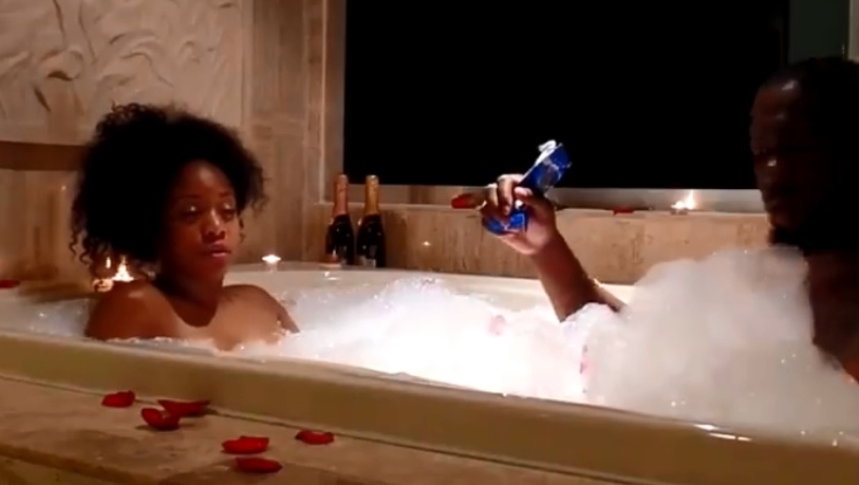 To ρομαντικό ραντεβού σε τζακούζι με σαμπάνιες ήταν υπερβολικά... καυτό (vid)