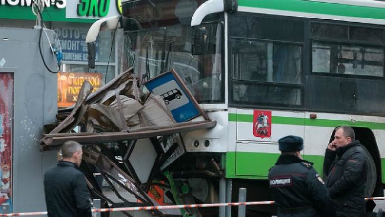 Nέο ατύχημα με λεωφορείο στη Μόσχα (vids)