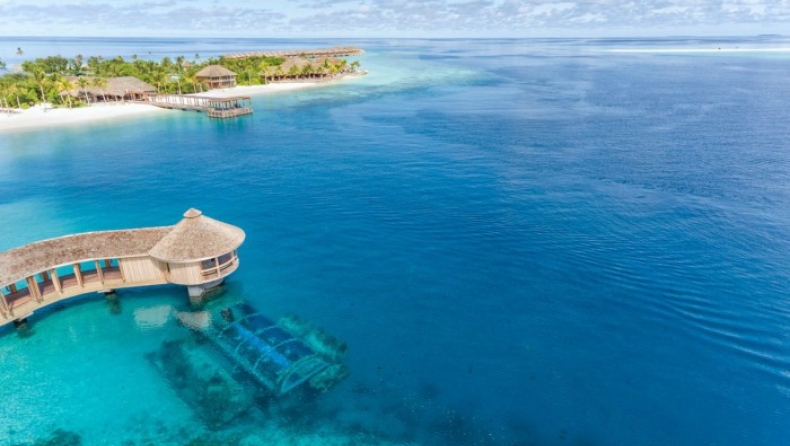 Έκαναν παγοδρόμιο στις Μαλδίβες! (pics)