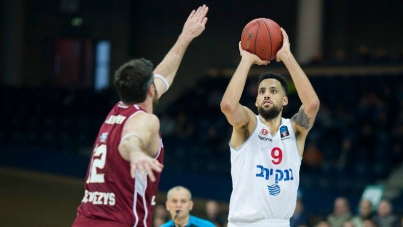 Free agent ο Όστιν Ντέι