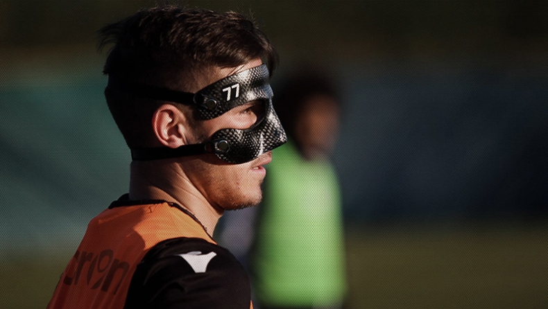 Νοκ άουτ ο Ελ Καντουρί, με μάσκα ο Πέλκας