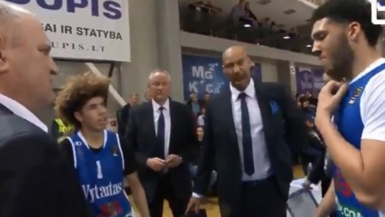 Ο ΛαΒαρ Μπολ δίνει οδηγίες στο τάιμ άουτ (vid)