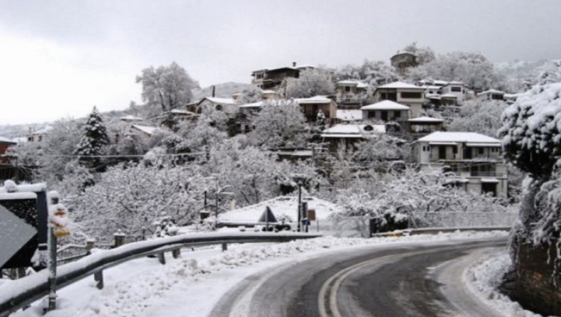 Βόλος: Κατολισθήσεις και έντονη χιονόπτωση