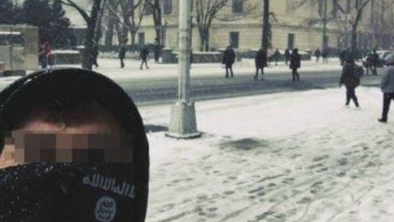 Selfie με τη σημαία του ISIS στους δρόμους της Νέας Υόρκης προκαλεί τρόμο!