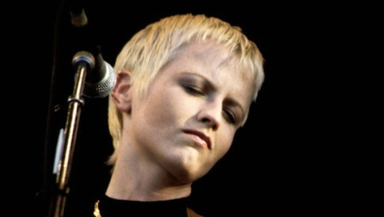 Πέθανε η τραγουδίστρια των Cranberries! (vids)