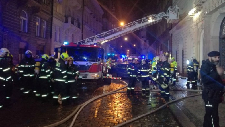 Δύο νεκροί από φωτιά σε ξενοδοχείο στην Πράγα (pics & vid)