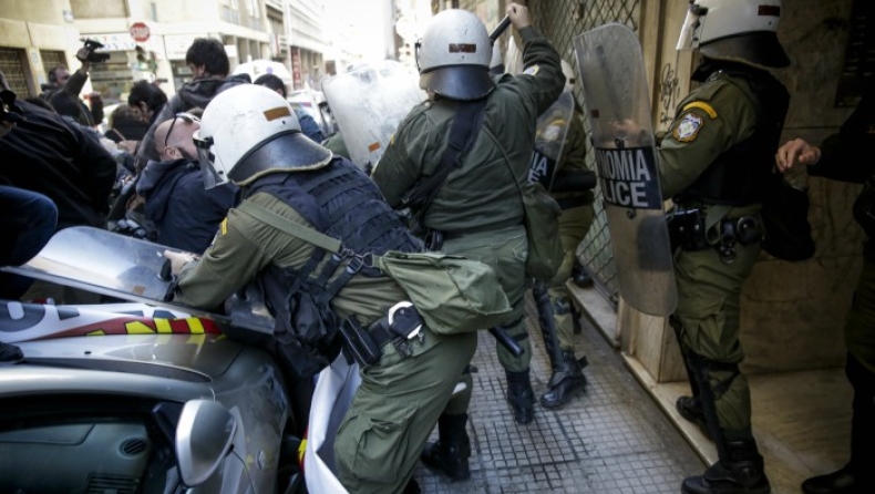 Ένωση Φωτορεπόρτερ: «Μας χτυπούσαν με ασπίδες και γκλομπ»