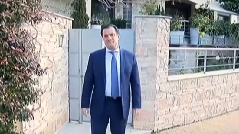 Η κάμερα του Star αιφνιδιάζει τον Άδωνι Γεωργιάδη στο σπίτι του (pics & vid)