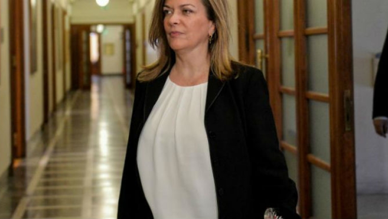 Την έξοδο δείχνει στην Αντωνοπούλου ο Τσίπρας