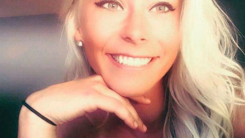 Δασκάλα αποπλάνησε μαθητή της και δεν το μετανιώνει (pics)