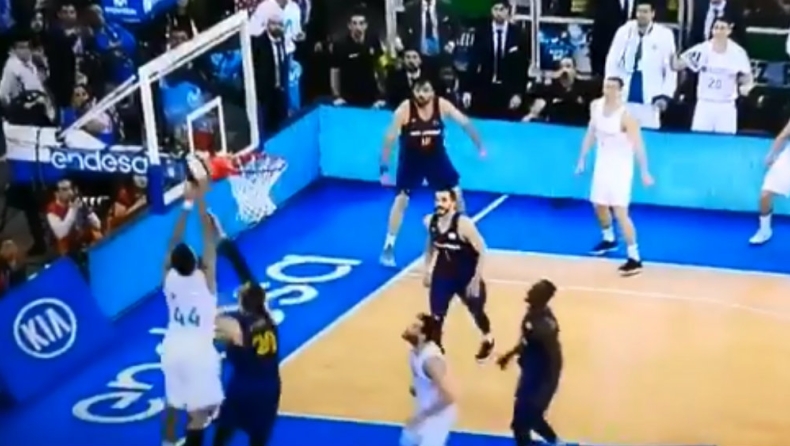 Το φάουλ που δεν δόθηκε στη Ρεάλ (vids)