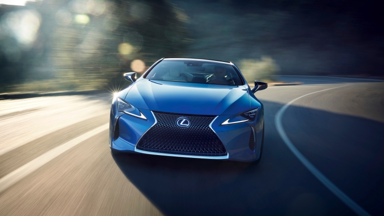Το μπλε της Lexus δεν είναι και πολύ μπλε!
