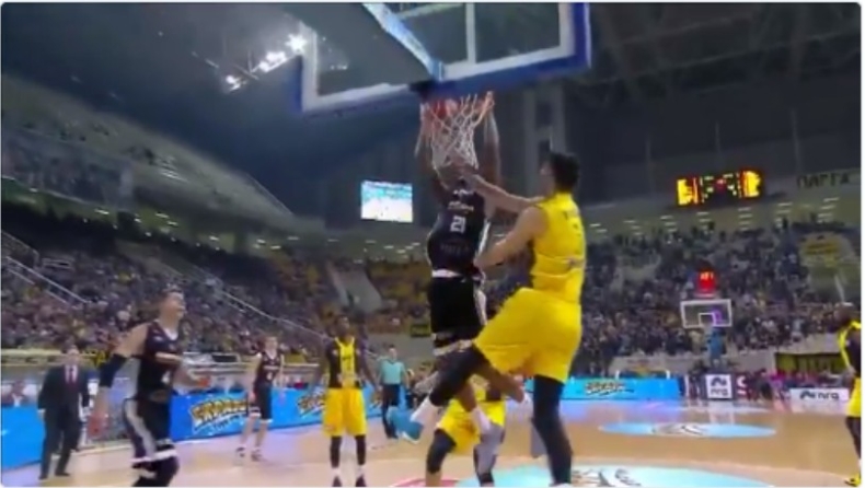 Βήματα μεν, καρφωματάρα δε από Ντέιβις! (vid)