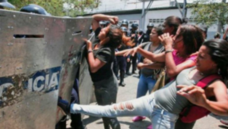 Θρήνος για τους 68 νεκρούς μετά την εξέγερση κρατούμενων στη Βενεζουέλα