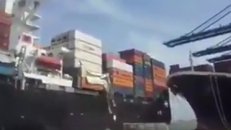 Σύγκρουση δύο τεράστιων φορτηγών πλοίων «κόβει» την ανάσα (vid)