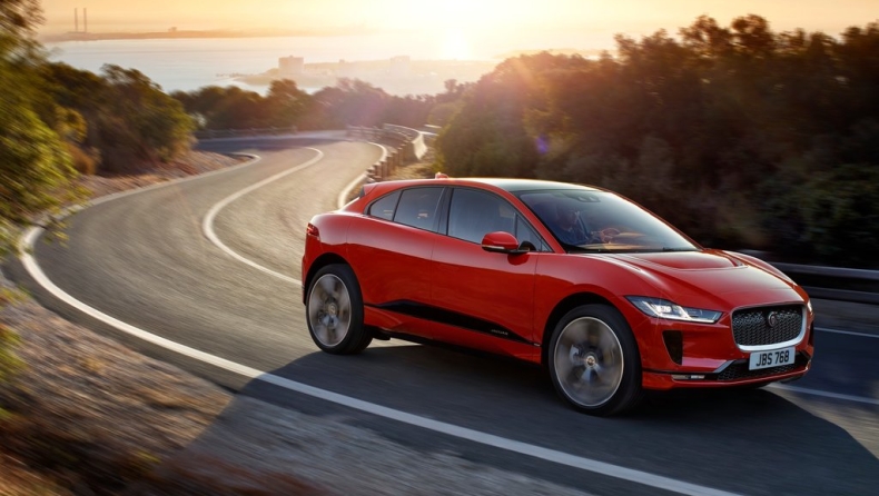 To Tesla Model X «υποκλίνεται» στην I-PACE (vids)