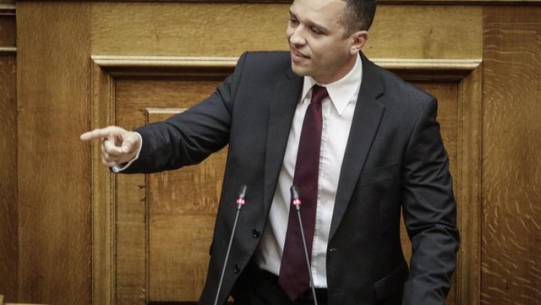 Nέες προκλήσεις από τον Κασιδιάρη μέσα στο Κοινοβούλιο