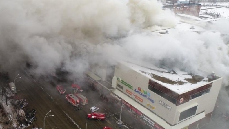 Ανείπωτη τραγωδία σε εμπορικό κέντρο στην Ρωσία: Τουλάχιστον 41 παιδιά μεταξύ των 64 θυμάτων (pics & vid)