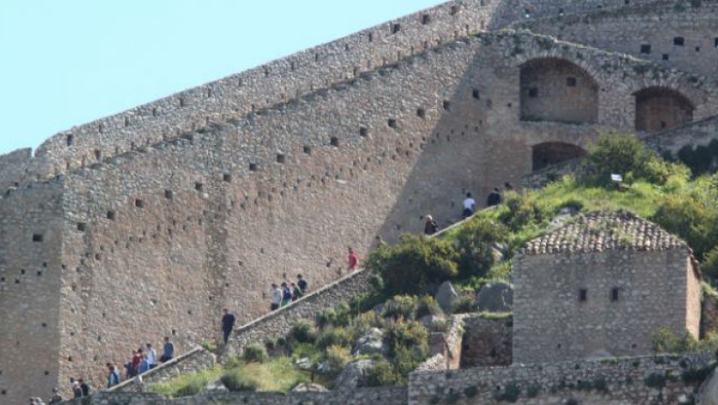 Έκλεισαν λόγω κατολίσθησης τα 999 σκαλιά στο Παλαμήδι (pics)
