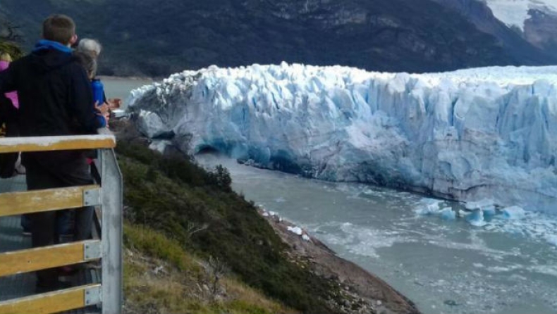 Τεράστιος παγετώνας ετοιμάζεται να καταρρεύσει (pics & vid)