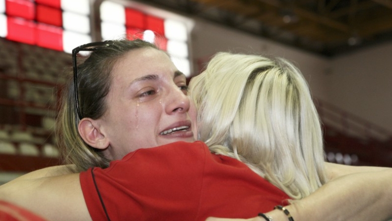 Ξέσπασε σε κλάματα η Νομικού στον Ρέντη! (pics)