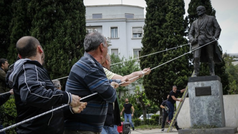 Xημικά και τραυματισμοί στο αντιπολεμικό συλλαλητήριο: Προσπάθησαν να ξηλώσουν το άγαλμα του Τρούμαν (pics & vids)