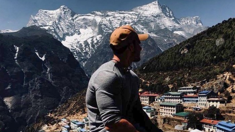 Παραπληγικός άντρας ανέβηκε με τα χέρια σε υψόμετρο 5.400 μέτρων στα Ιμαλάια (vid)