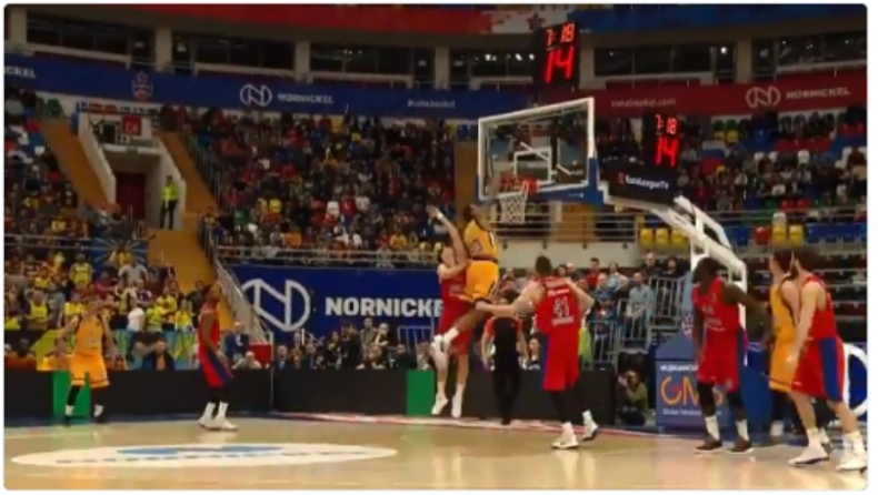 Σβεντ υψώνει, Τόμας «ίπταται»! (vid)