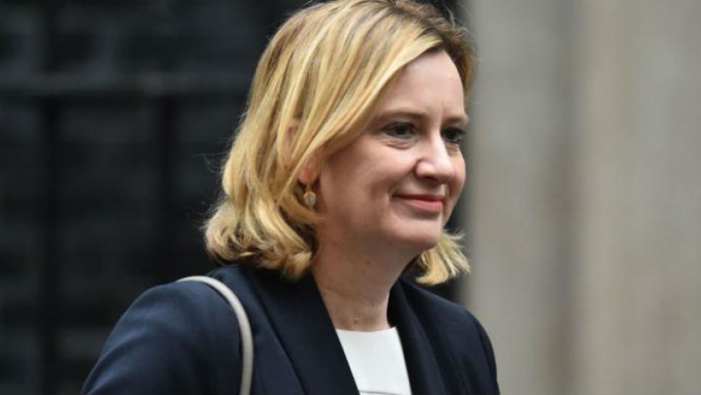 Παραιτήθηκε η Βρετανίδα Υπουργός Εσωτερικών μετά από σειρά σκανδάλων
