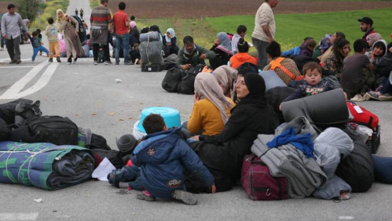 Πρόσφυγες απέκλεισαν για μισή ώρα την Εγνατία Οδό