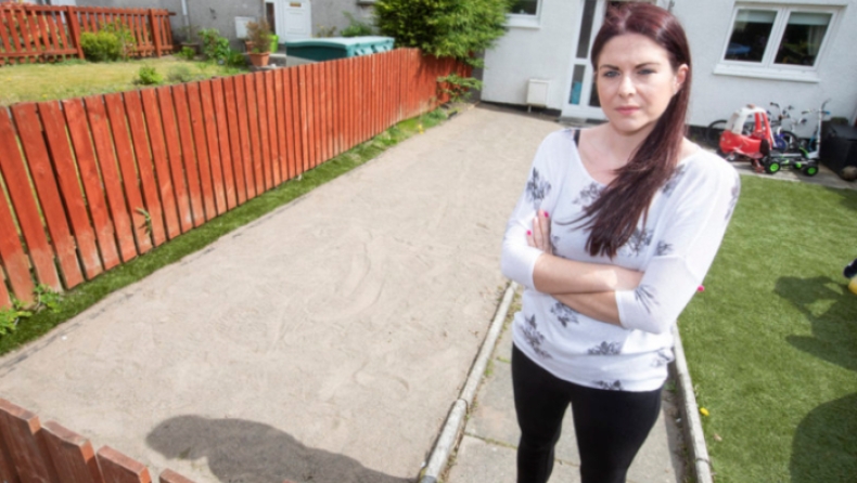 Έκλεψαν το τεχνητό γκαζόν από κήπο σπιτιού στην Σκωτία (pics & vid)