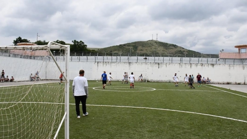 Στις φυλακές Δομοκού την ελευθερία την φέρνει μία μπάλα!