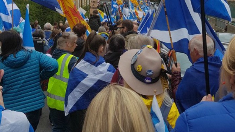 Περισσότεροι από 30.000 διαδηλωτές στους δρόμους της Γλασκώβης υπέρ της ανεξαρτησίας της Σκωτίας