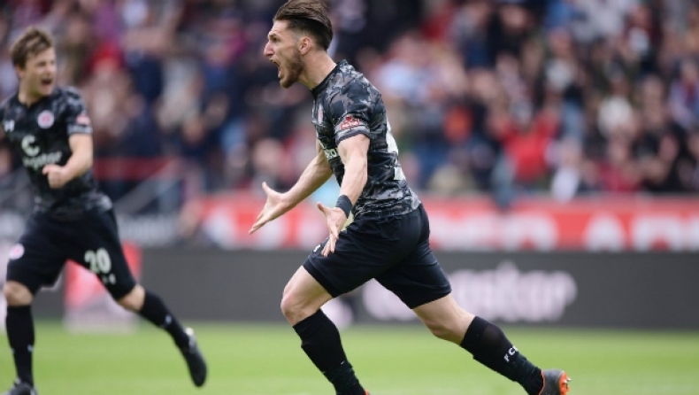 Ο Δημήτρης Διαμαντάκος... σκοράρει στο FourFourTwo!