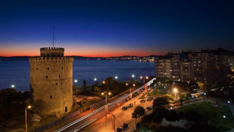 Πολίτες της Θεσσαλονίκης υπερασπίζονται την πόλη και τις δημοκρατικές αξίες της