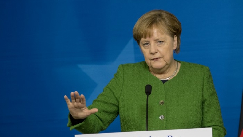 Τα χαλασμένα μικρόφωνα στο Μόναχο δυσκόλεψαν την Άνγκελα Μέρκελ (pic)