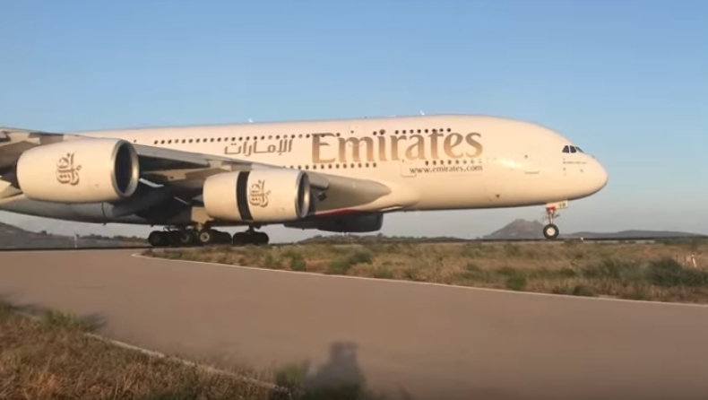 Το διώροφο Αirbus A380 προσγειώνεται στο «Ελευθέριος Βενιζέλος» (pics & vid)