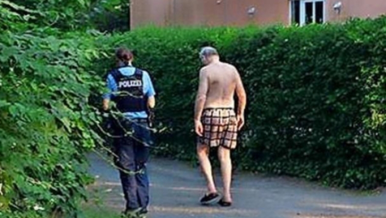 Έκλεψαν τα ρούχα του επικεφαλής των Γερμανών ακροδεξιών την ώρα που κολυμπούσε σε λίμνη του Βερολίνου (pic)