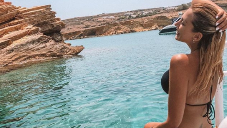 Η εμφάνιση της Κωνσταντίνας Σπυροπούλου στη Μύκονο «χτύπησε» 40άρια (pics & vid)