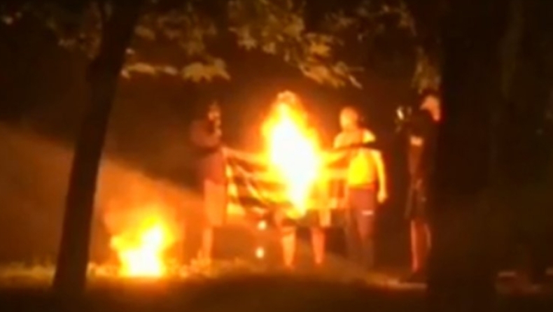 Οι αστυνομικές αρχές δεν γνωρίζουν ποιοι, πού και πότε έκαψαν την ελληνική σημαία