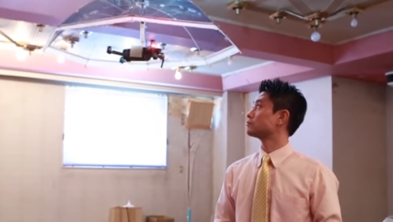 Οι Ιάπωνες δεν αντέχουν άλλο τη ζέστη και κατασκεύασαν ομπρέλα - drone (vid)