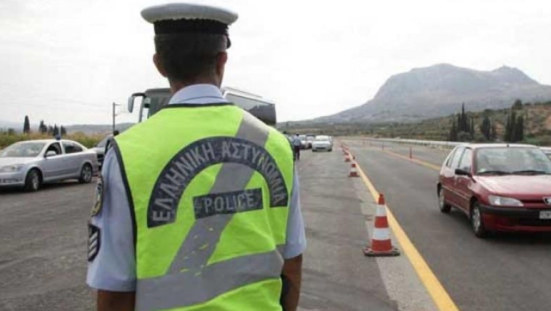 Ανατροπή νταλίκας στην εθνική οδό Αθηνών - Λαμίας (pic)