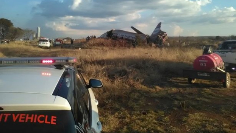 Συγκλονιστικές εικόνες από συντριβή αεροσκάφους στη Νότιο Αφρική, ένας νεκρός και 19 τραυματίες (pics)