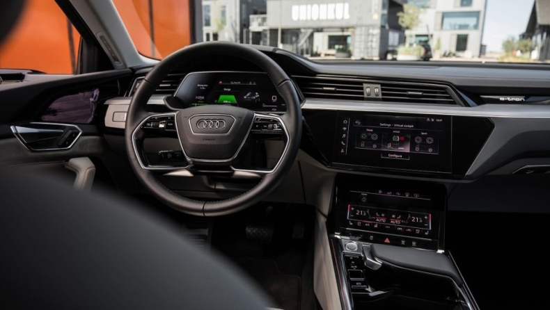 Τα νέα Audi θα έχουν οθόνες και στις... πόρτες!