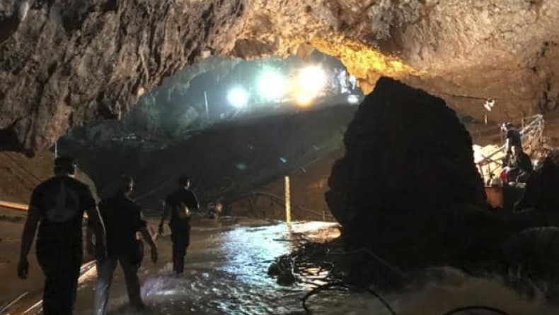 Αίσιο τέλος: Βγήκαν και τα 12 παιδιά και ο προπονητής από την σπηλιά της Ταϊλάνδης (pics & vids)